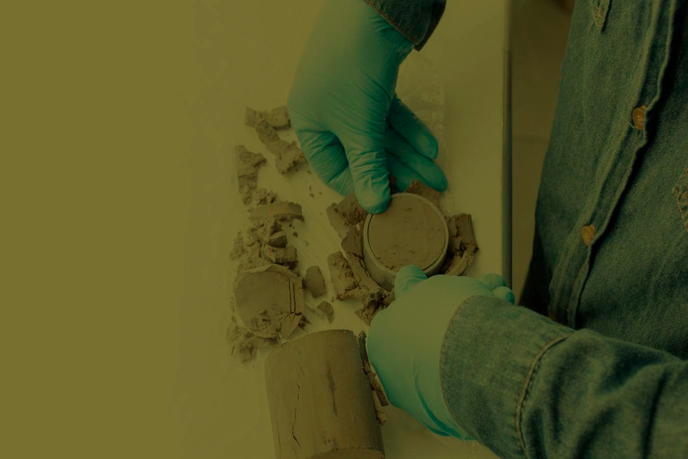 En Geoensayos verificamos la calidad de tus mezclas para evitar fallas y sobrecostos en construcción